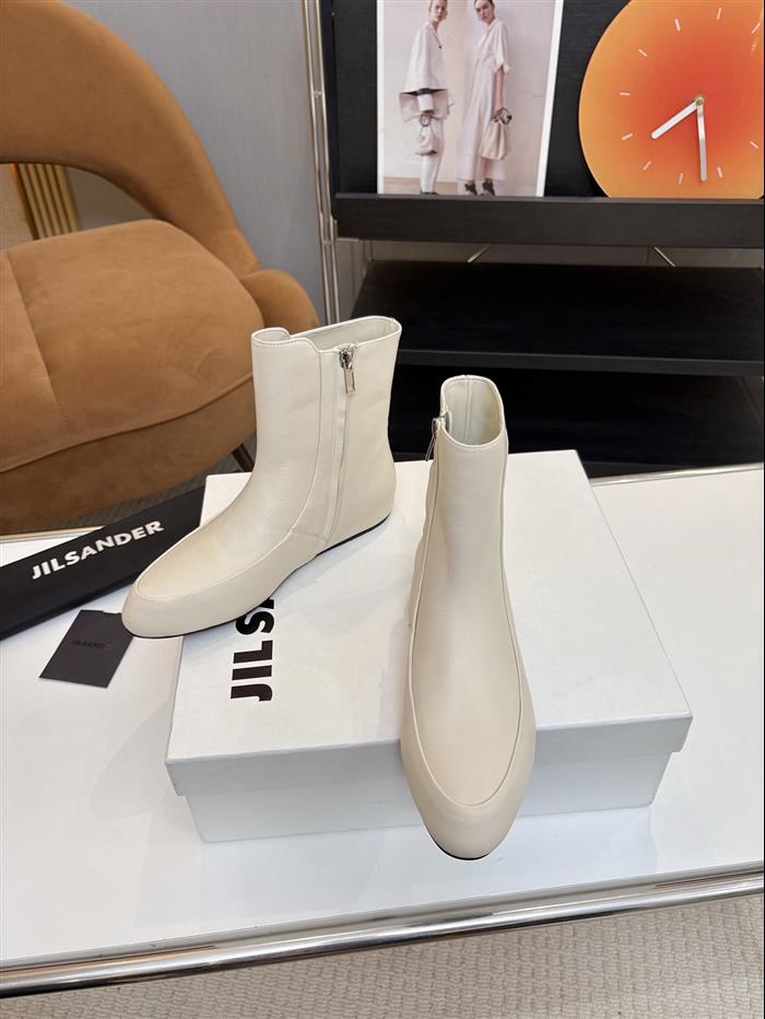 2025112818547819 360